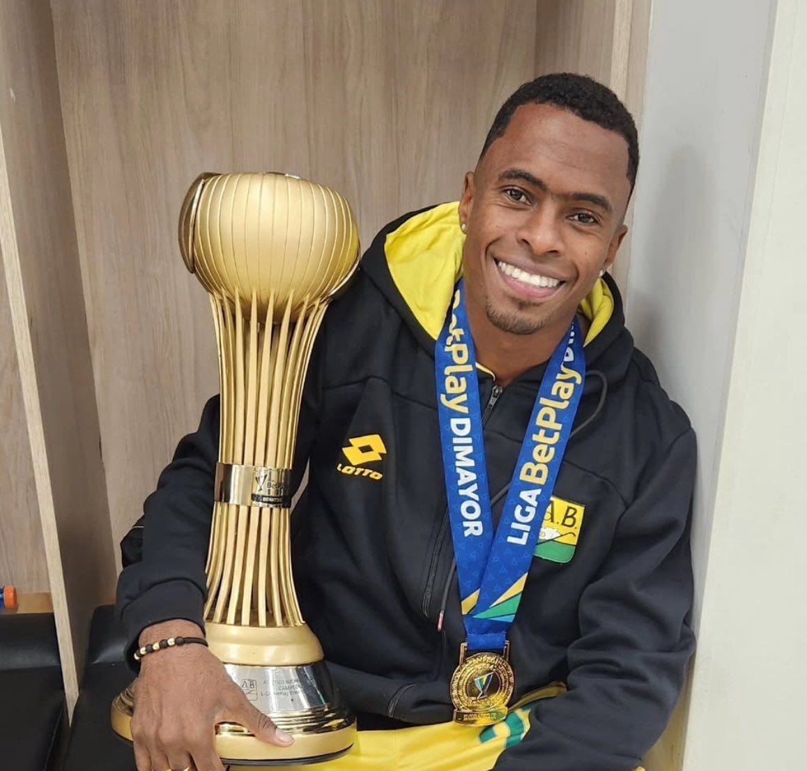 Éxito en cirugía de rodilla a Fabry Castro