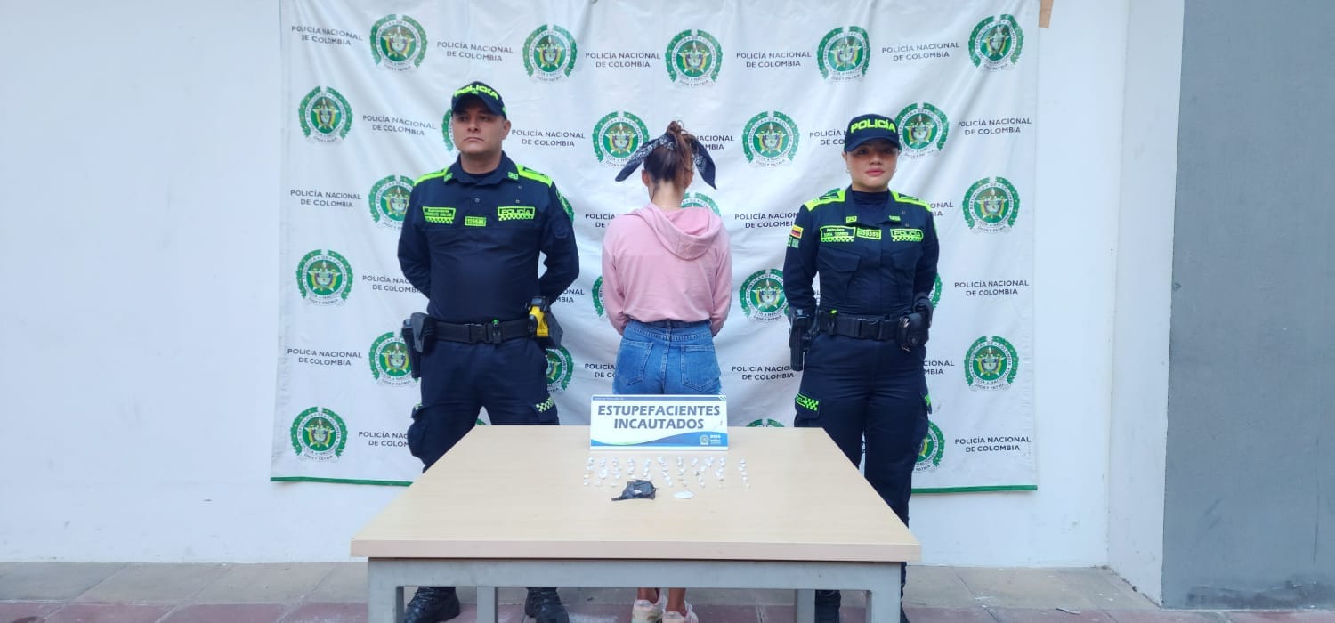 La pillaron en plena venta: capturan a mujer con 66 dosis de cocaína en San Gil