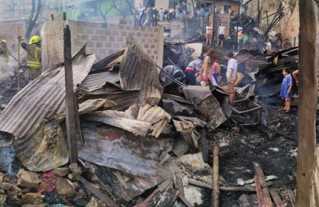 Asciende a cien el número de personas afectadas por incendio en el barrio Zarabanda de Bucaramanga