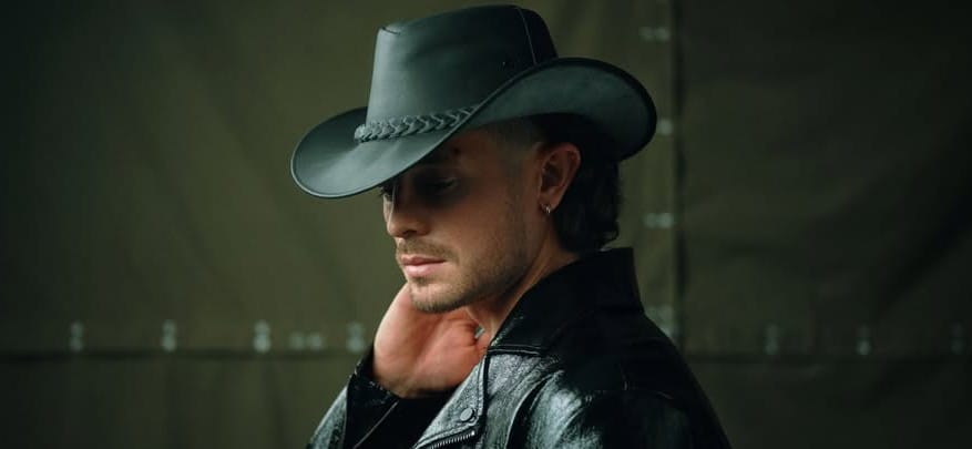 Loco Escrito llega a Latinoamérica tras triunfar en Suiza y presenta "Colibrí"