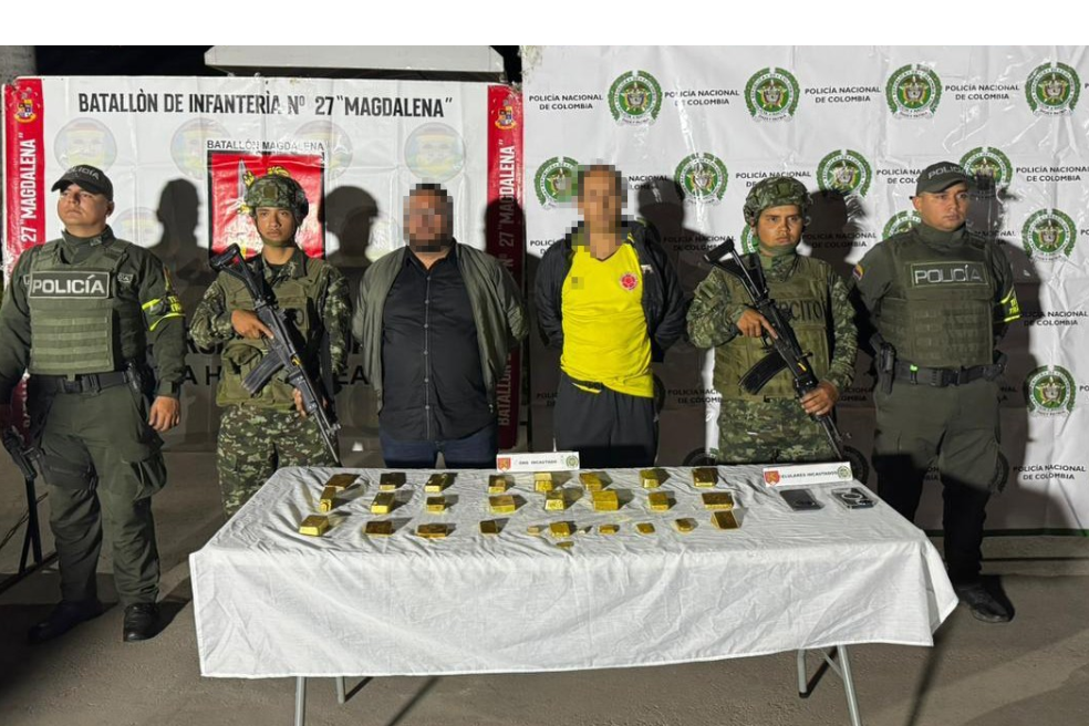 Policías encontraron 41 barras de oro en tanque de gasolina