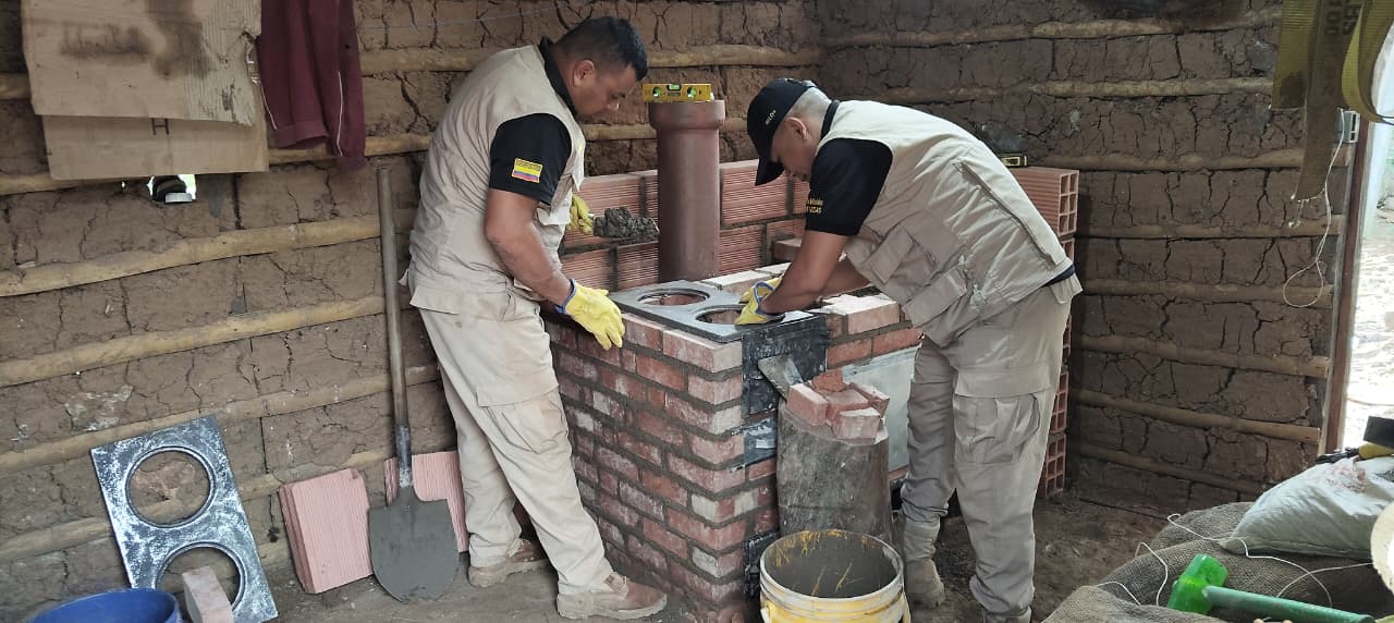 Estufas ecoeficientes: una alianza humanitaria por la vida rural