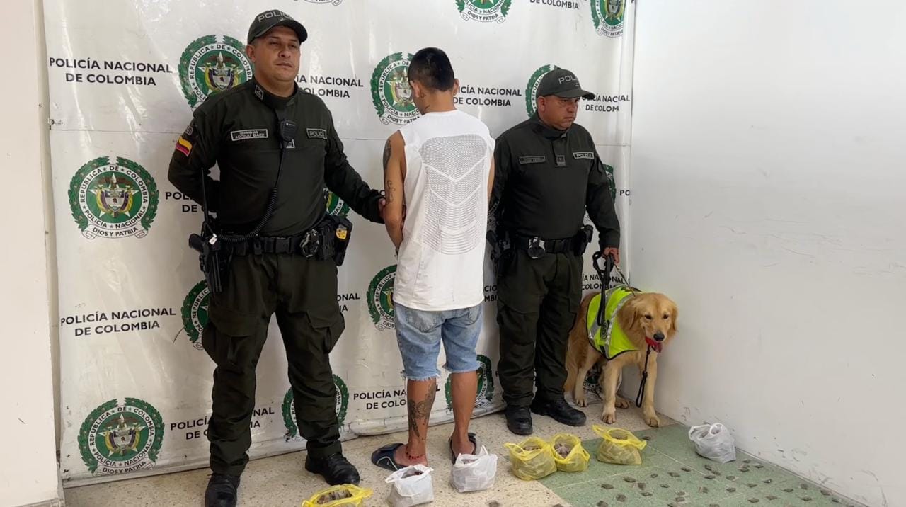 Capturan en Bucaramanga a presunto miembro de 'Los Claverianos' con 3.600 dosis de marihuana y millonaria cifra en efectivo