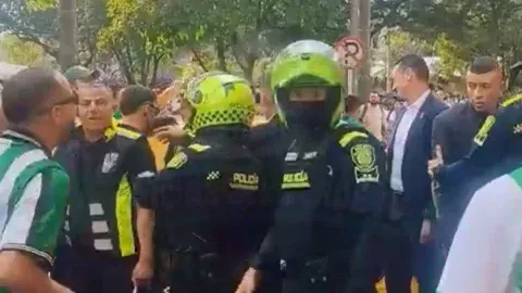 Hinchas de Nacional increparon a Wilmar Roldán a su llegada al Atanasio Girardot