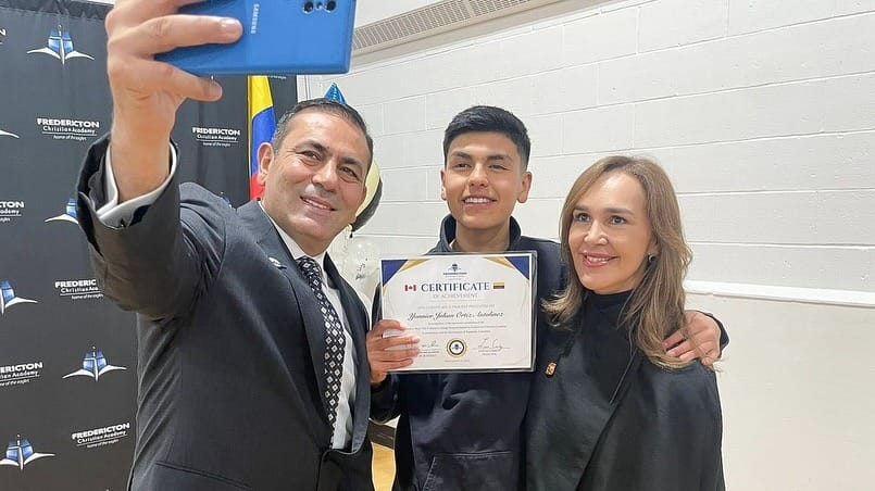 Un centenar de santandereanos culminaron su formación en inglés
