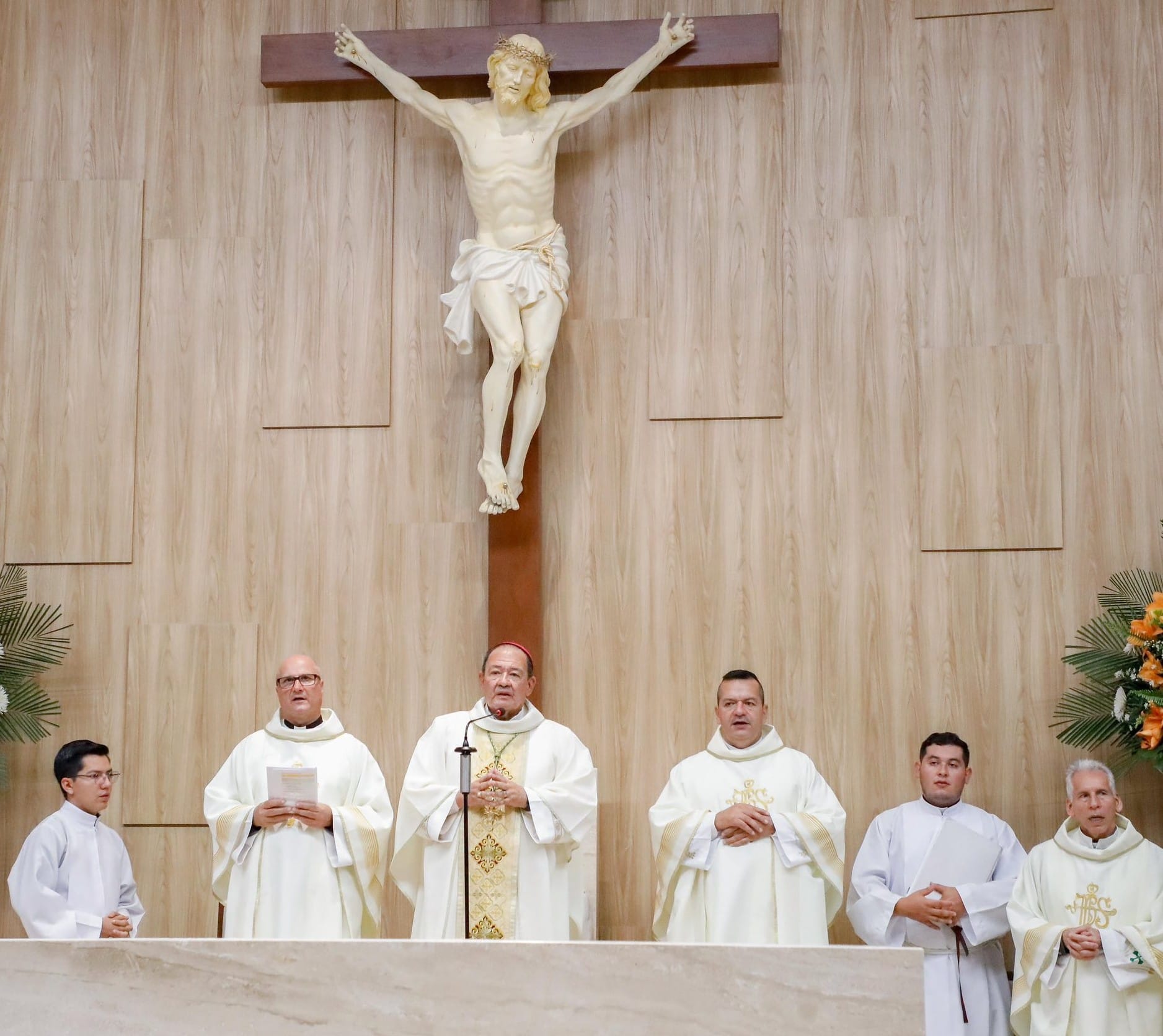 Consagración nuevo templo Parroquia San Rafael Arcángel