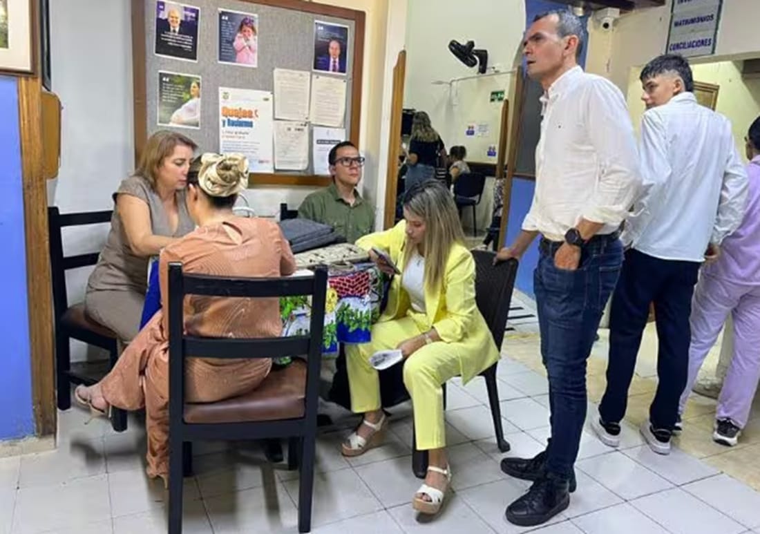 Funcionarios reclamantes dejan constancia notariada de asistencia