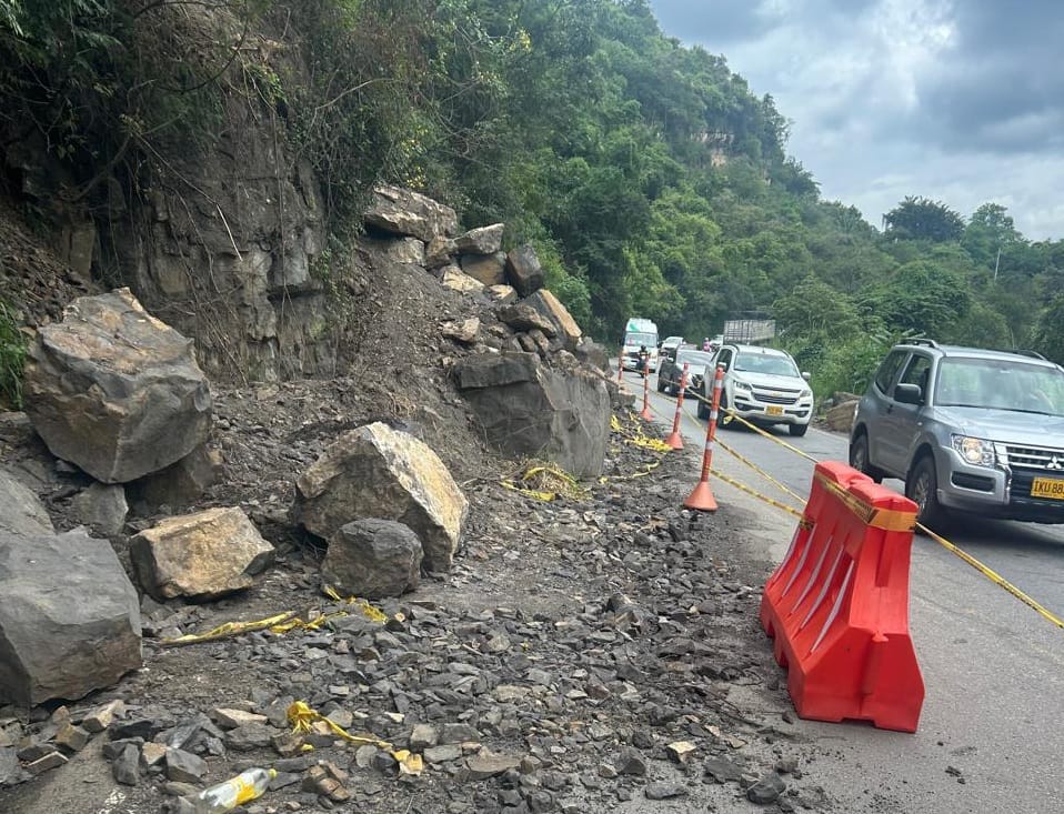 Bloqueos en la carretera El Socorro – San Gil (S)