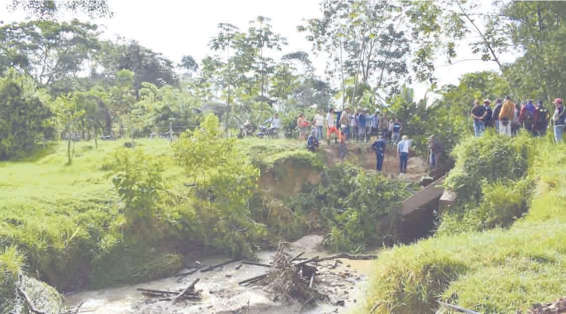 Caída de un puente incomunica población en Sabana de Torres