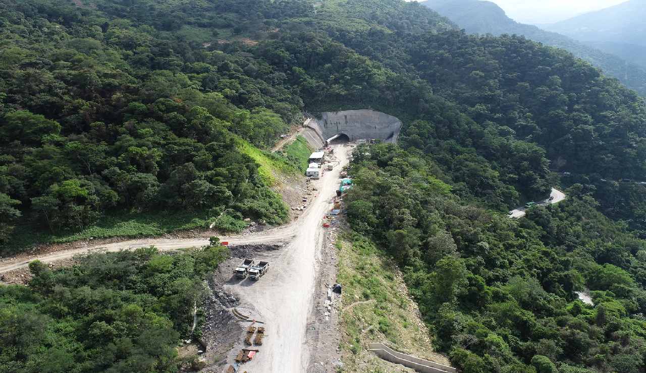 Comunidad cierra corredor vial entre el Puente Zaragoza y el Puente Tona y exigen reparación inmediata
