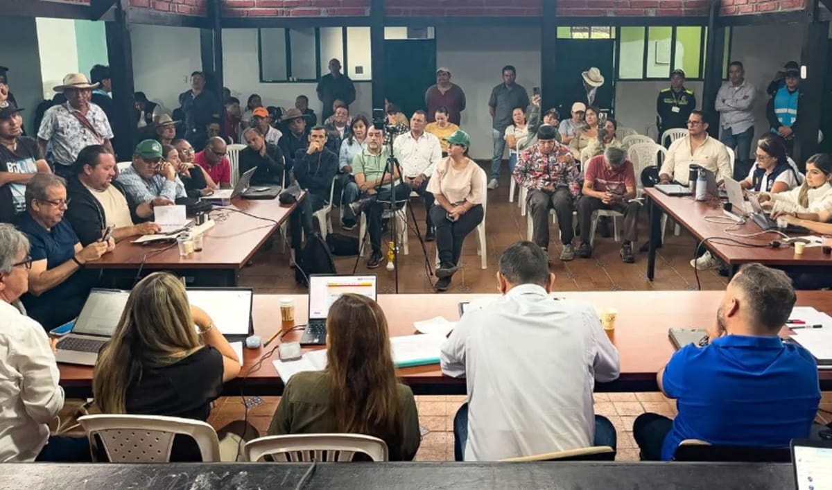 Avance lento en los acuerdos luego de reunión entre Gobernador y comunidad que protesta en el Peaje La Punta