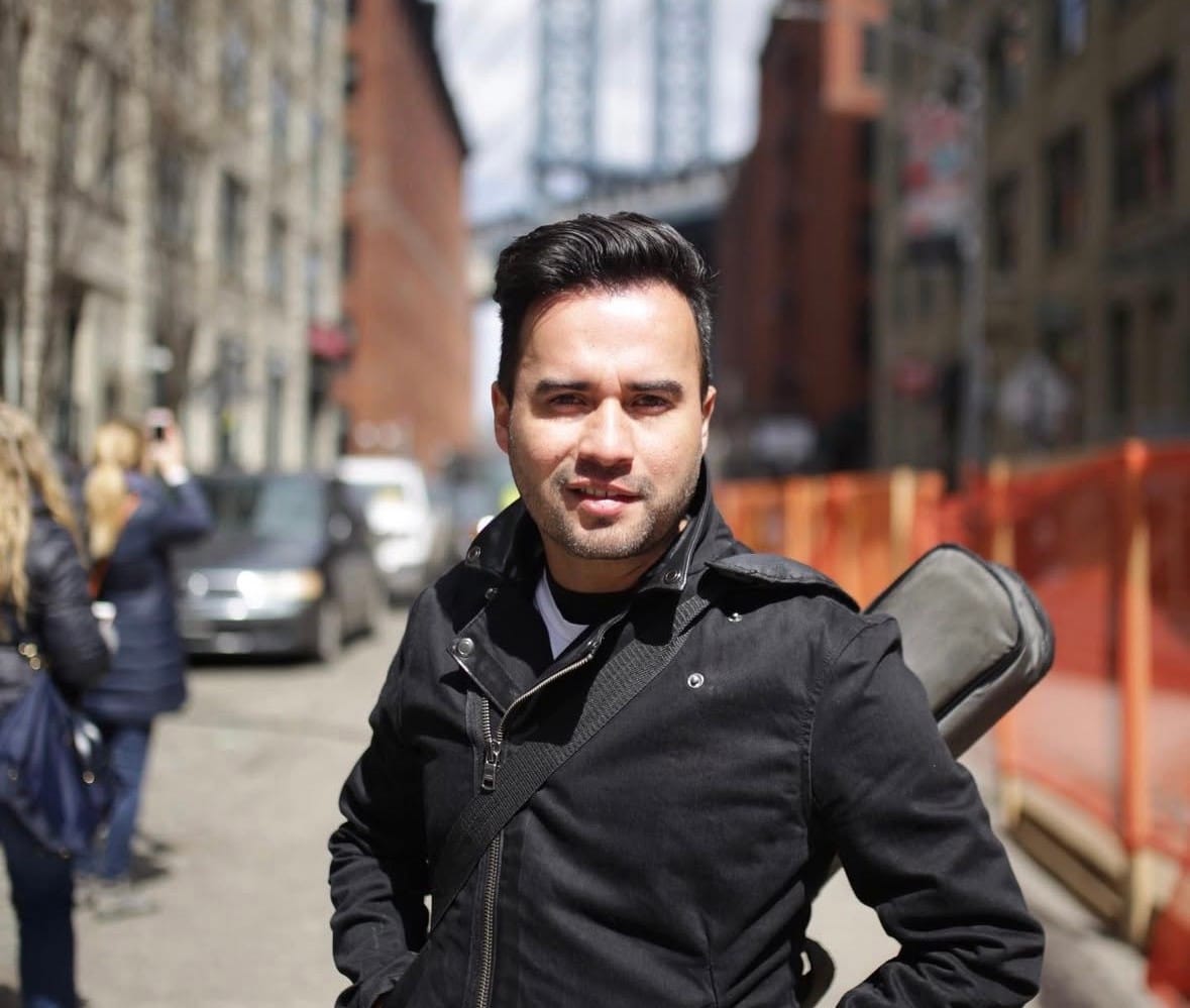 “Una Eternidad” el nuevo sencillo de Oscar Caballero