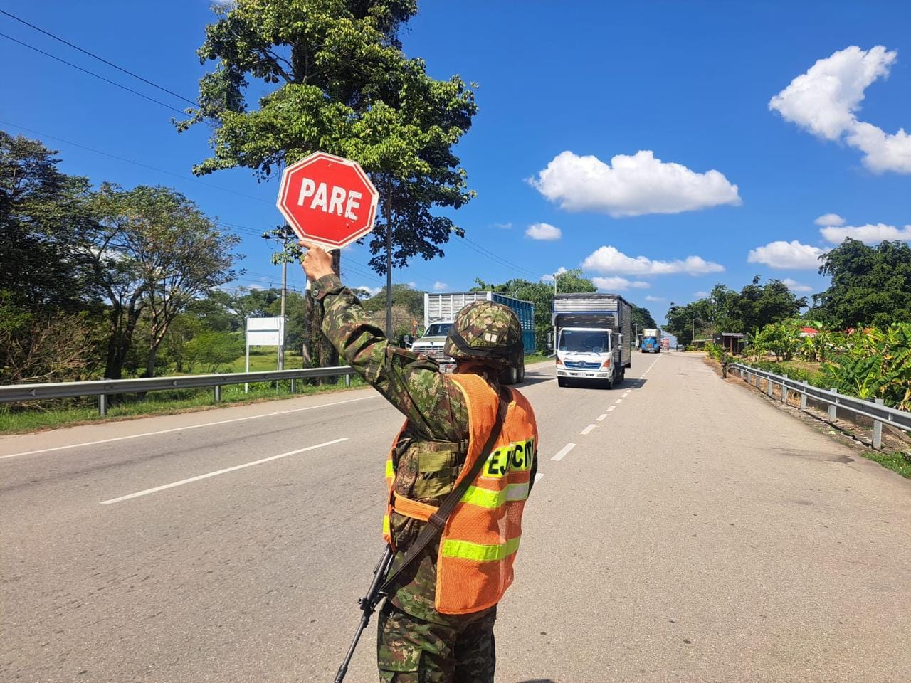 Ejército refuerza la seguridad en vías del nororiente durante el puente festivo
