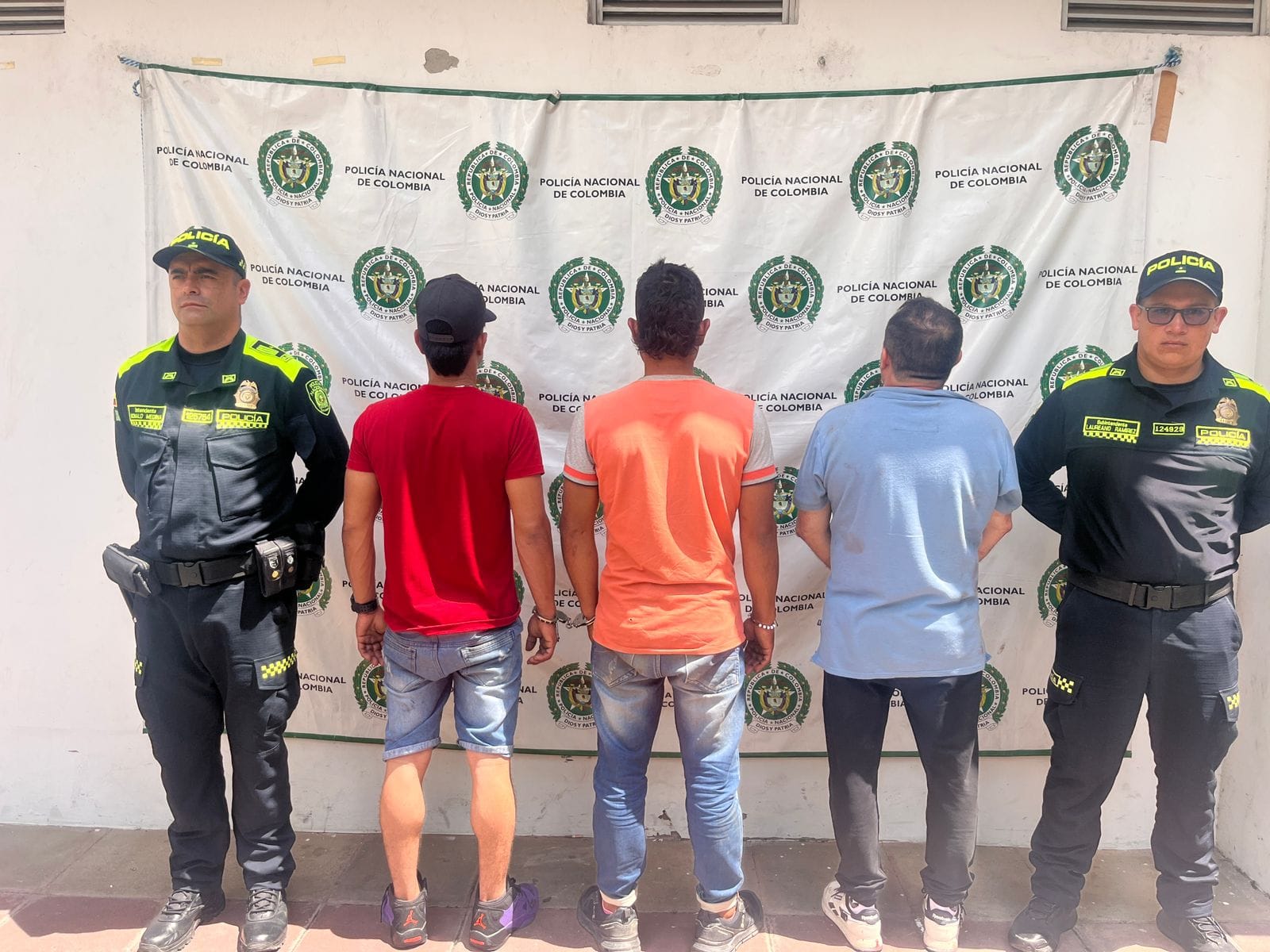 La Policía captura a tres hombres en el casco urbano de Pinchote