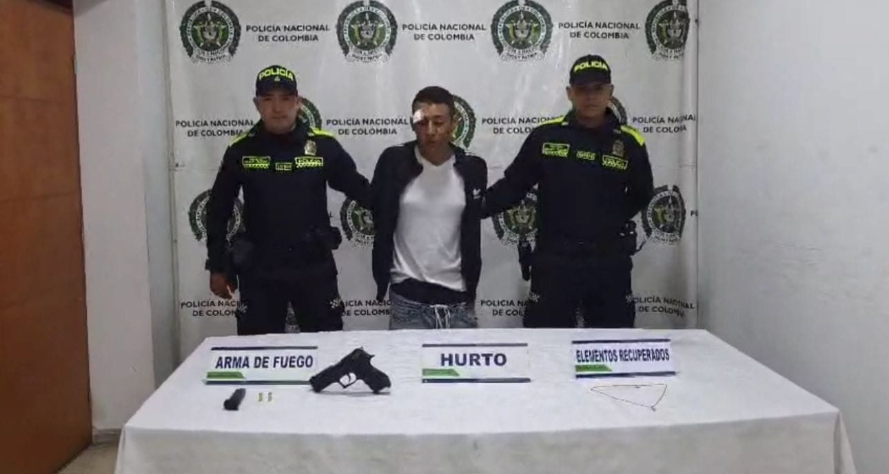 Delincuente fue sorprendido mientras intimidaba a ciudadano con arma de fuego en Bucaramanga
