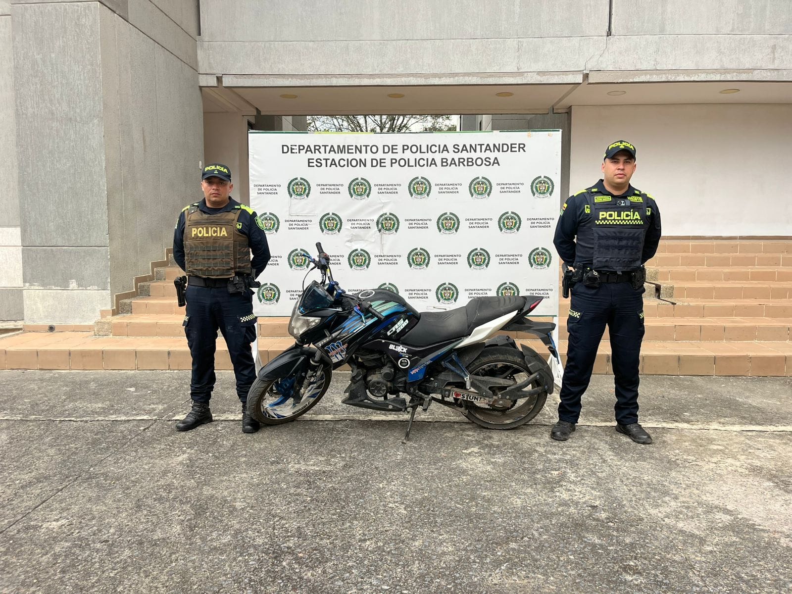 ¡Justo a tiempo! Policía de Santander recupera motocicleta hurtada en Barbosa