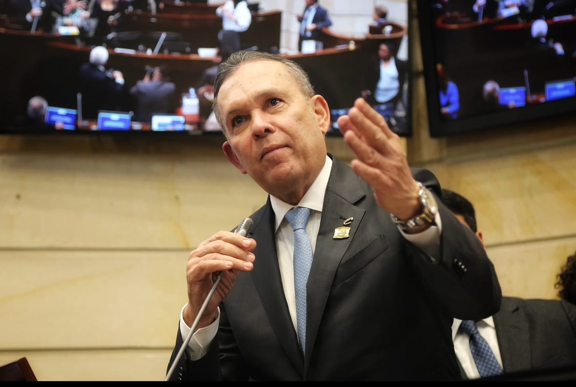 3 candidatos presidenciales en el partido Conservador Senador Efraín Cepeda