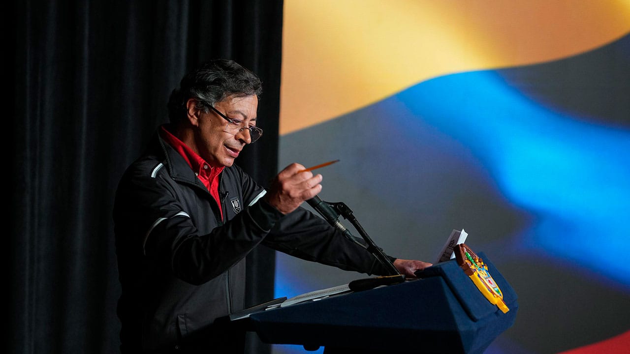 Petro pide garantías judiciales en investigación sobre presunta violación de topes en campaña