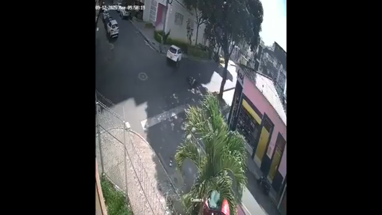 Video- Subintendente de la Policía resultó herido tras impactar con un vehículo en Bucaramanga