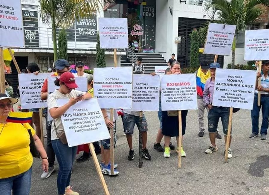 Habitantes del barrio Bosquecitos en Girón protestan por indemnización no entregada