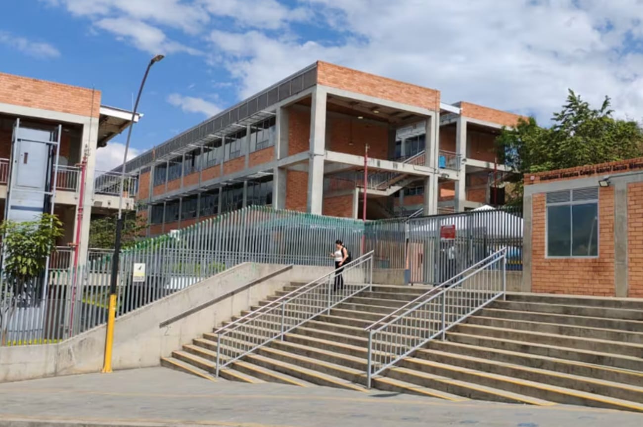 Exalcalde de Girón justifica retiro de contrato a Fe y Alegría y recibe respuesta desmintiéndolo