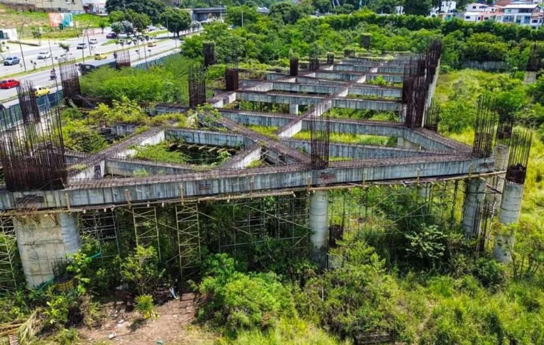 Por orden judicial se debe terminar construcción de portal de Metrolínea