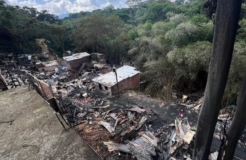 Bucaramanga declara calamidad pública para poder atender víctimas del incendio en el 12 de Octubre