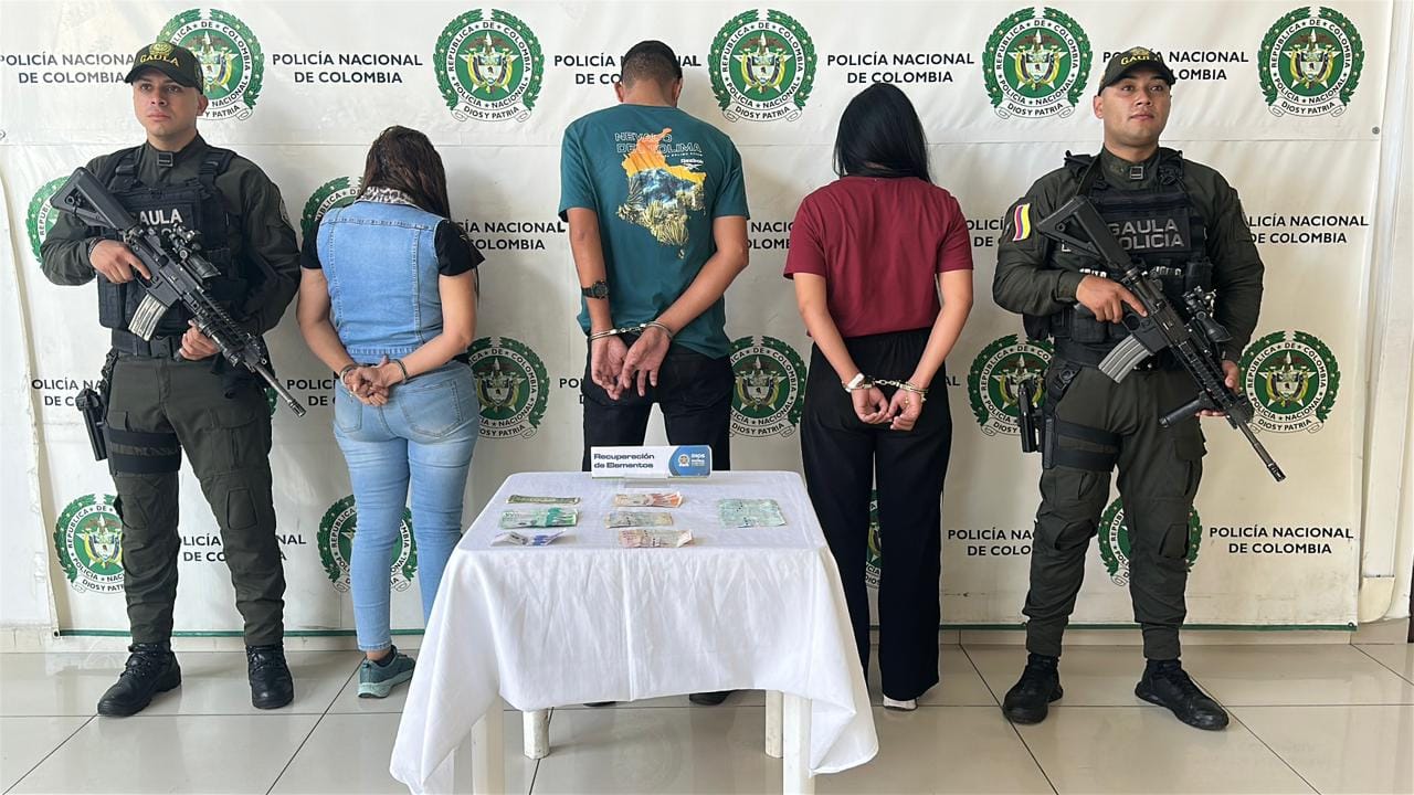 Por medio de 'cosquilleo' y 'paquete chileno' hurtaban a adultos mayores en pleno centro de Bucaramanga