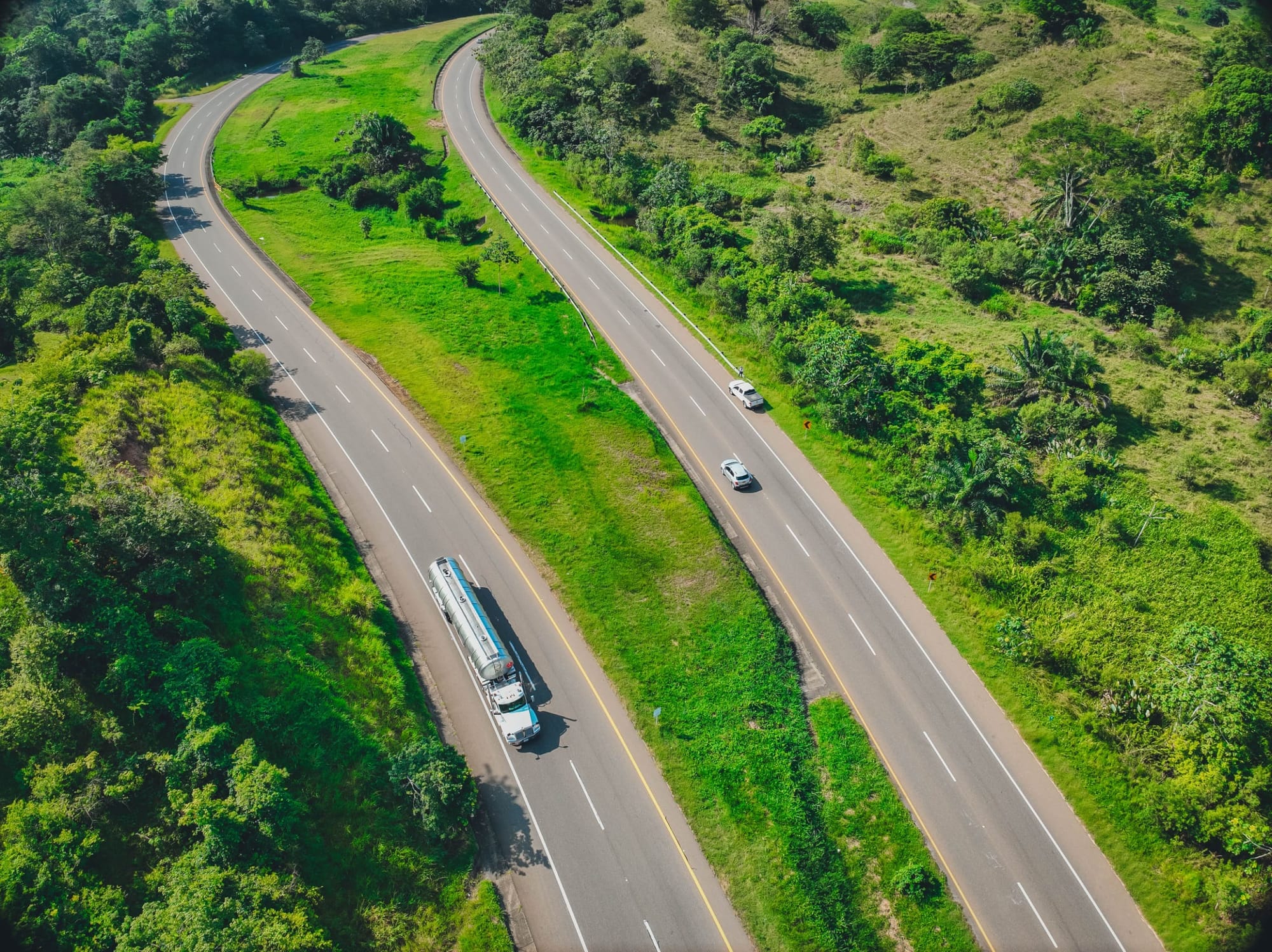 Una vía que se renueva para conectar regiones y mover a Colombia