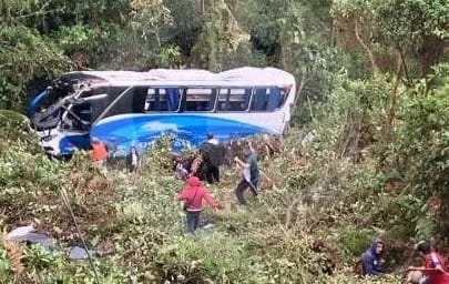 Bus de Copetràn cayó a un abismo