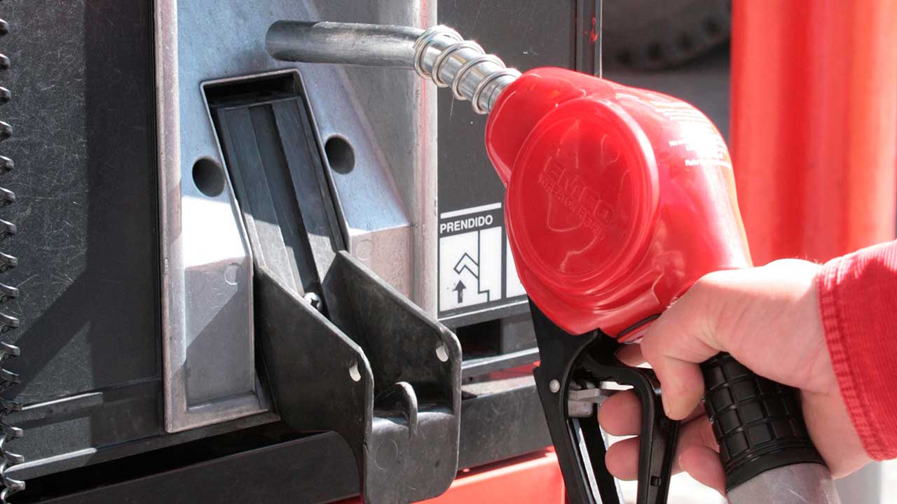A partir del primero de febrero el precio de la gasolina bajará $300