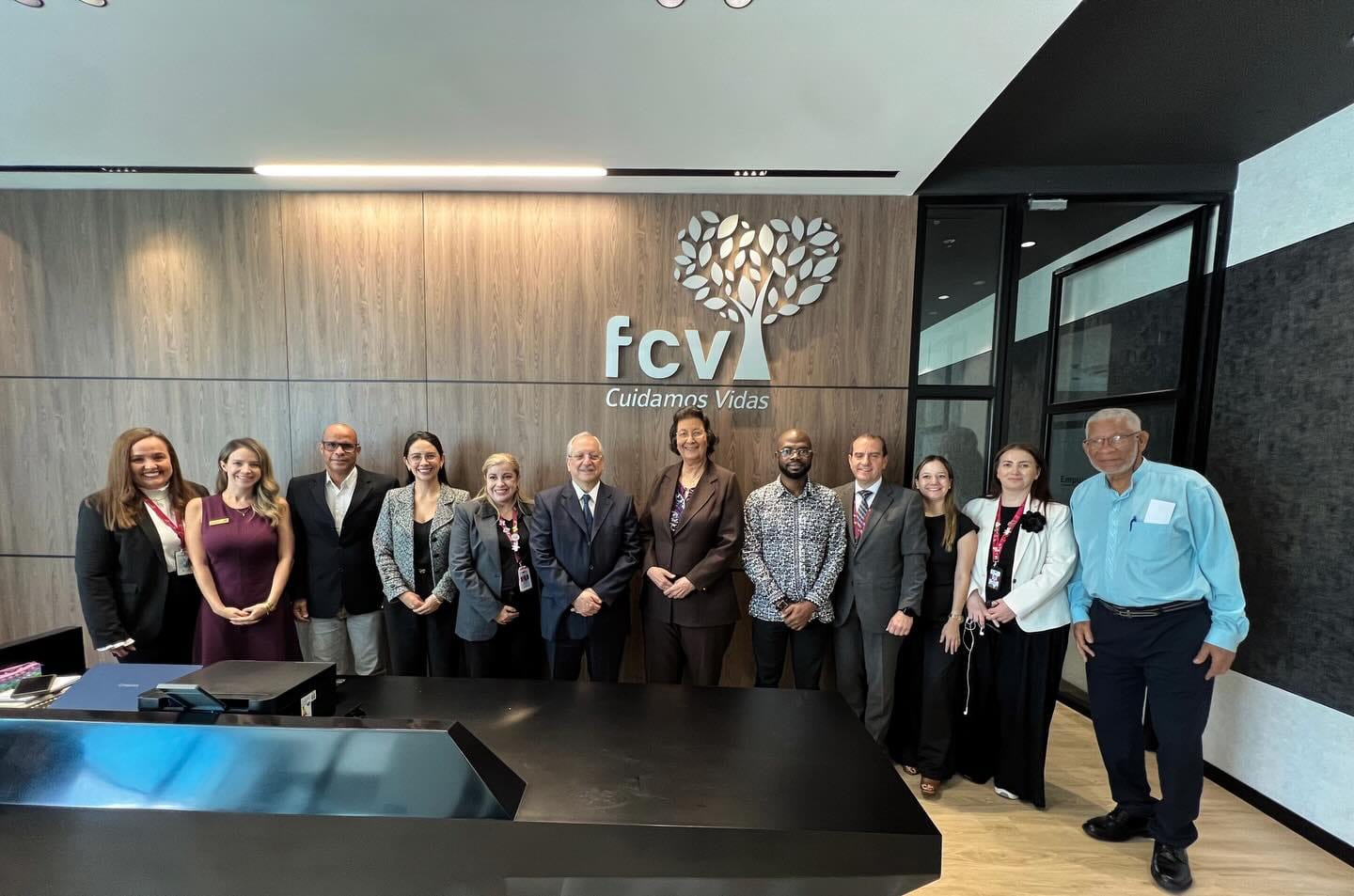 HIC recibió visita de la presidenta de la República de Surinam