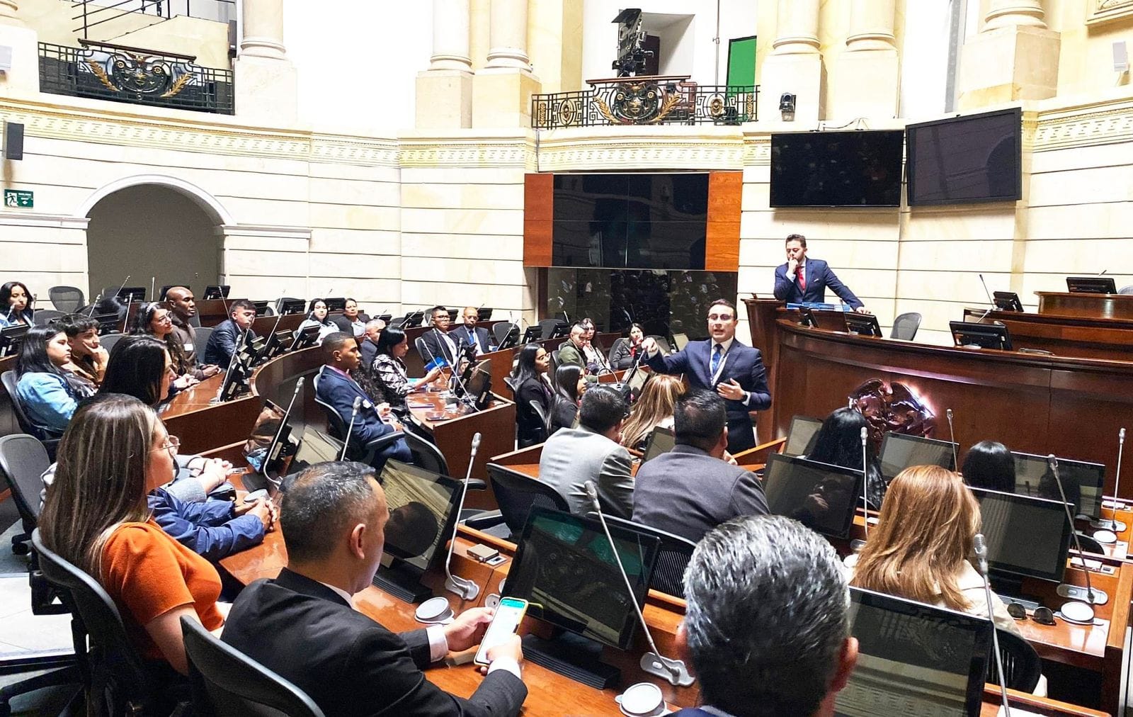 En el Congreso quedaron como los terneros: Petro quitó por decreto la prima para congresistas