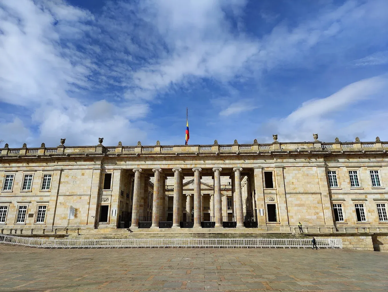 ¿Por qué el Congreso tiene tanto que ver con lo que pagas en tus recibos?