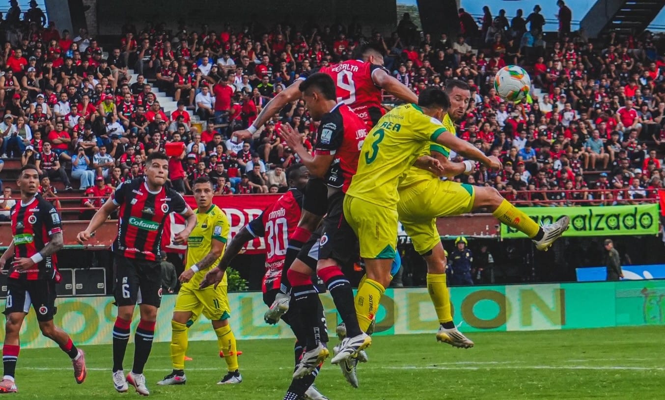 Un par de errores para un empate 2-2