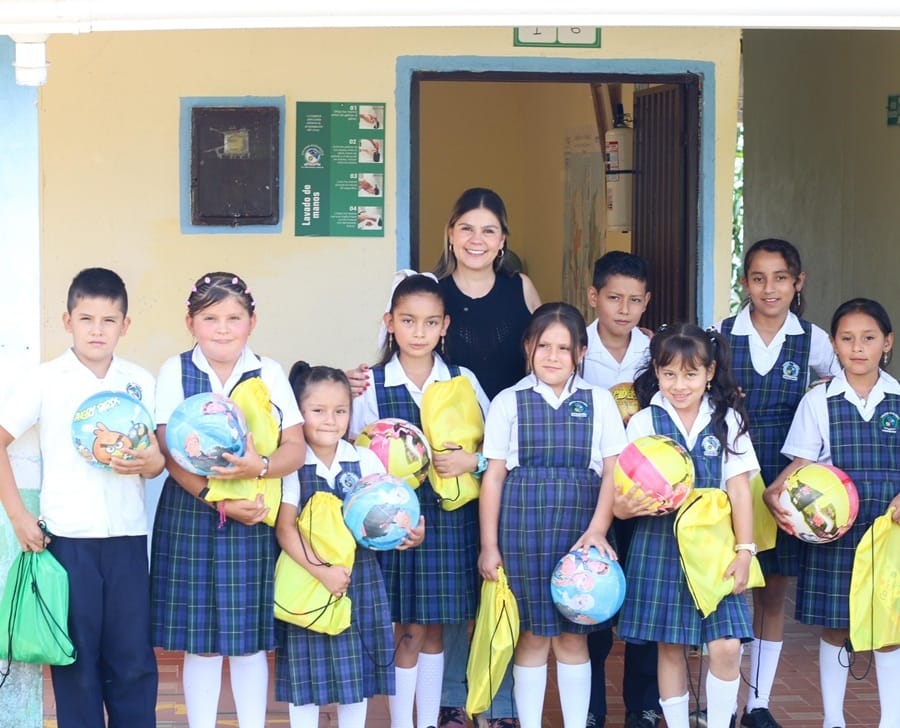 “Seamos Útiles” parta ayudar a estudiantes de  Floridablanca