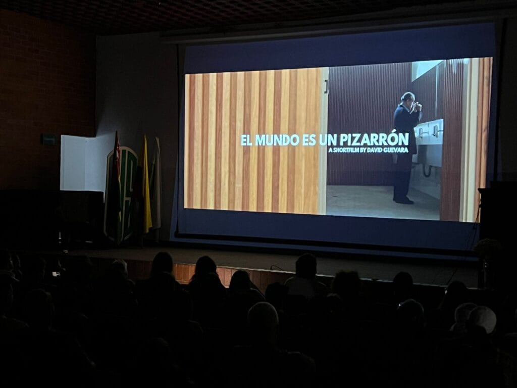 UIS estrenó el cortometraje “El mundo es un pizarrón”, un homenaje a la memoria y la pedagogía