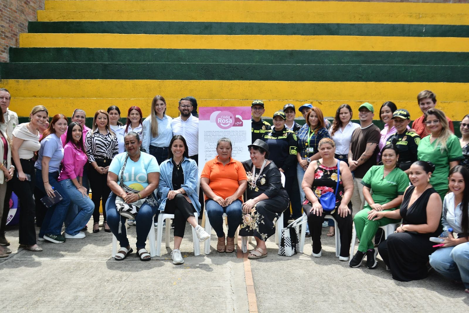Patrulla púrpura para proteger derechos de las mujeres en Bucaramanga