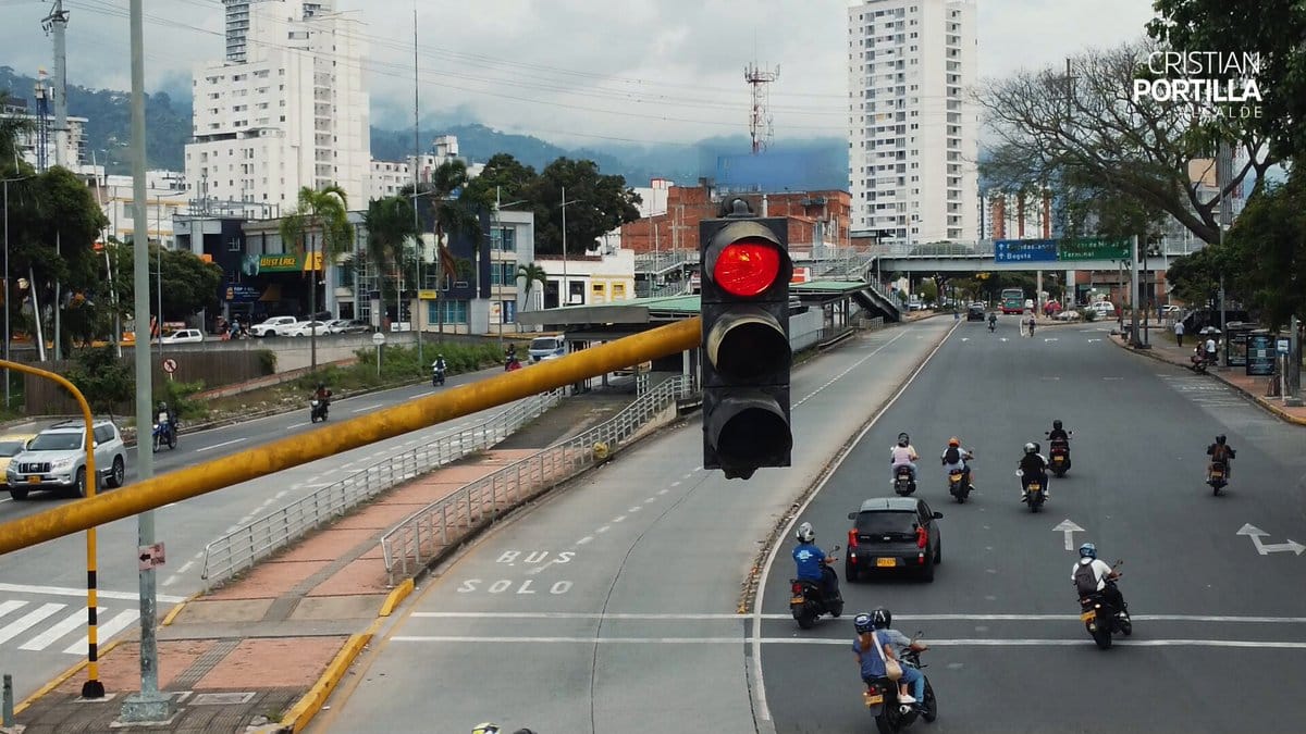 Recuperado el funcionamiento de los semáforos de la Avenida La Rosita en Bucaramanga