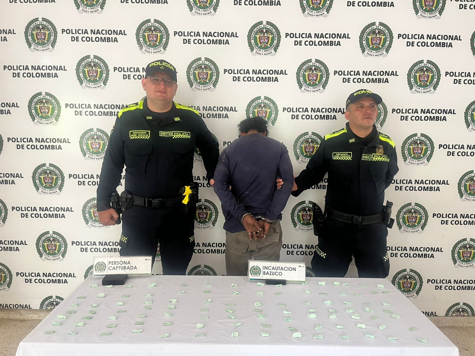 Cayó en Floridablanca con 100 dosis de bazuco en su poder