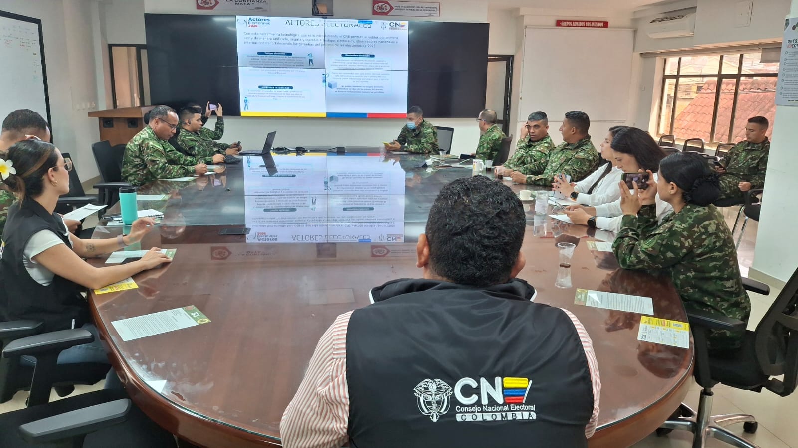 Mesa de trabajo para atacar las amenazas a la democracia en Santander