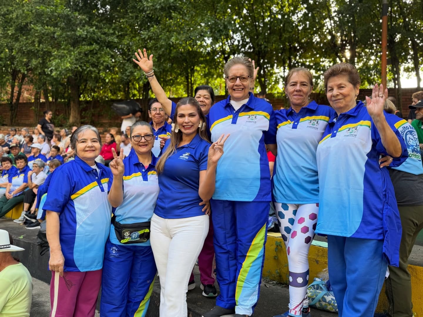 Entrega de kits deportivos para grupos adulto mayor