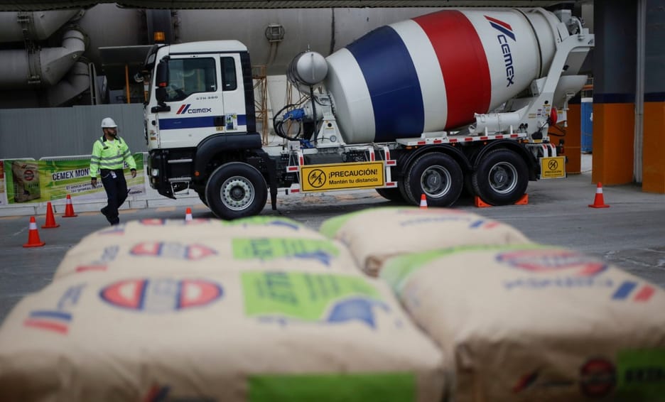 Petro anuncia la supresión de aranceles para el sector del cemento