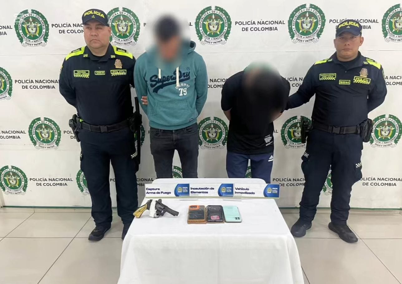 Asesinos capturados con el arma en la mano