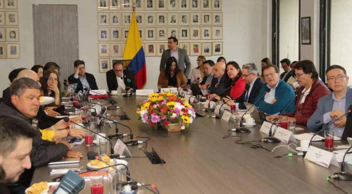 Ajuste del salario mínimo en Colombia quedaría intacto tras reunión de este lunes