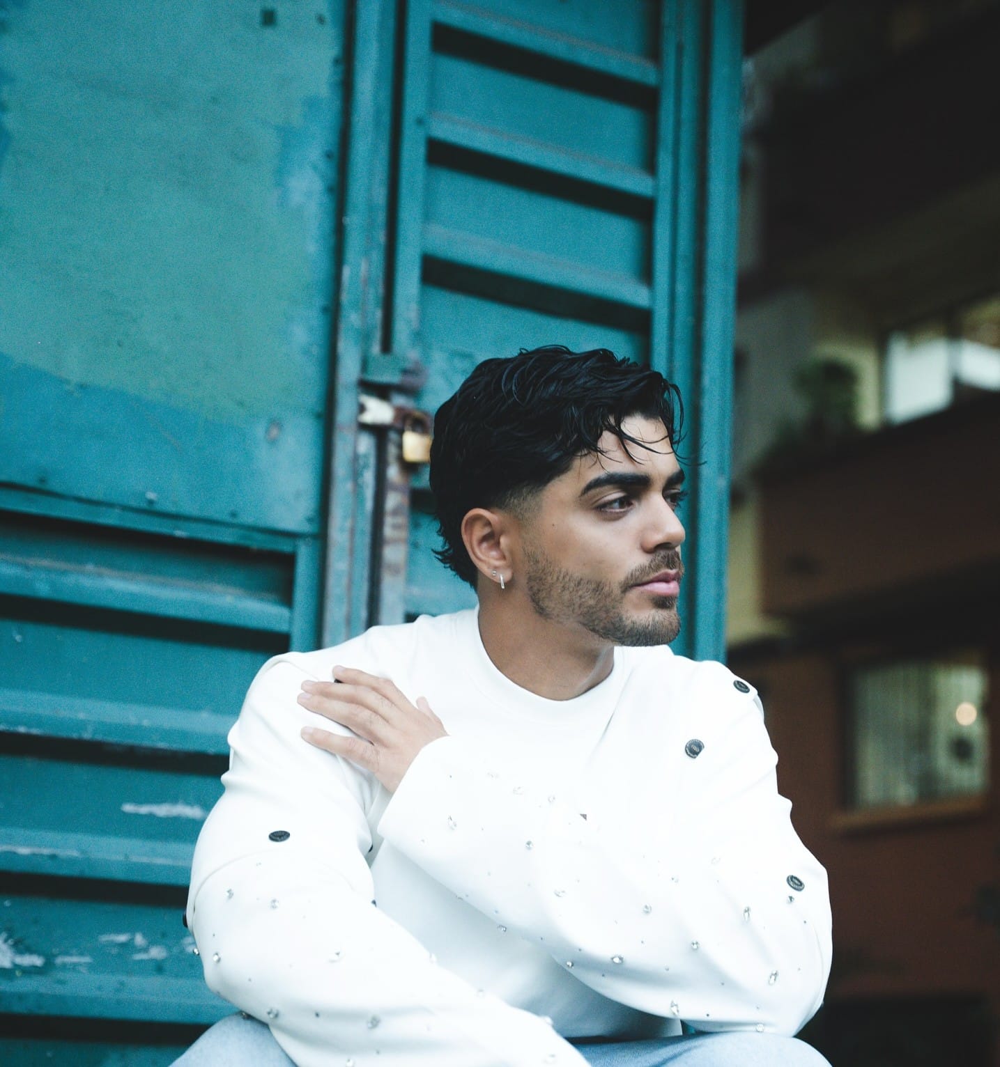 Jay Torres les pone música a las preguntas del amor contemporáneo