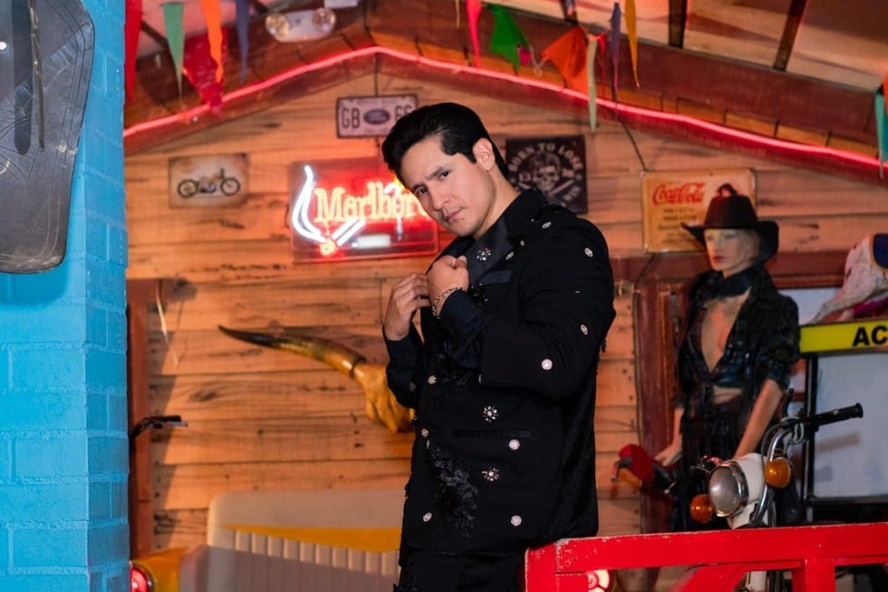 Juan Pablo Navarrete sorprende con un clásico vallenato