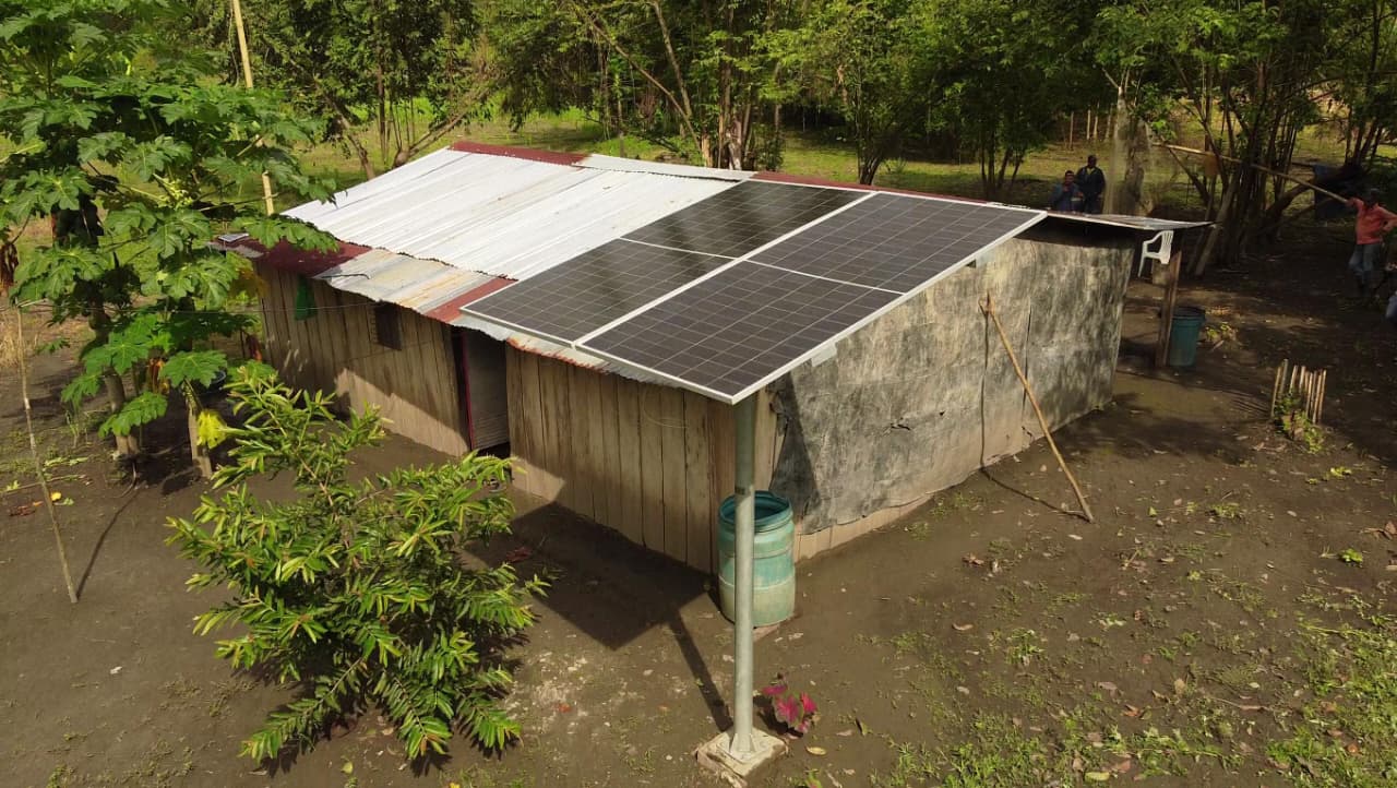 Energía solar para familias rurales en Barranca