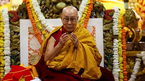 Dalai Lama gana su primer Grammy a los 90 años