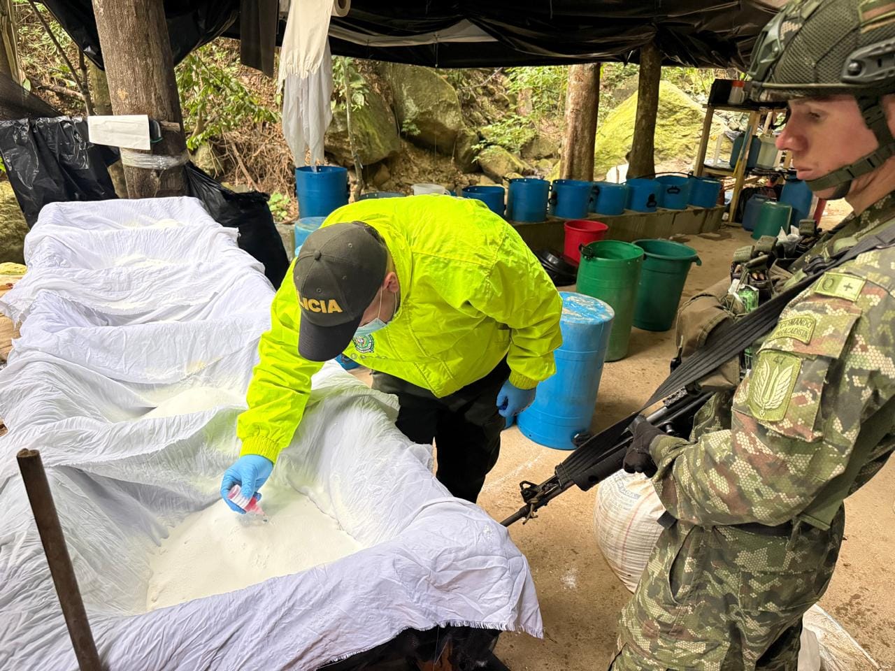 Destruido complejo cocalero del ELN que contenía insumos por más de seis mil millones de pesos